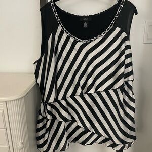 3X Alfani Woman top. Classic stripes. Chain on top. Hot! EUC. Like new!